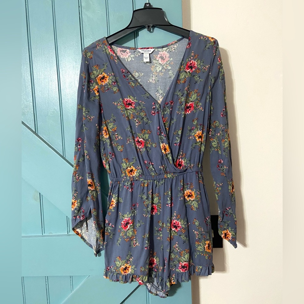 4/$15 ❤️ Arizona Jean Company Women’s Floral Romper Size Small